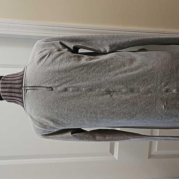 394. Lululemon Bliss Break Wrap - Picture 5 of 13